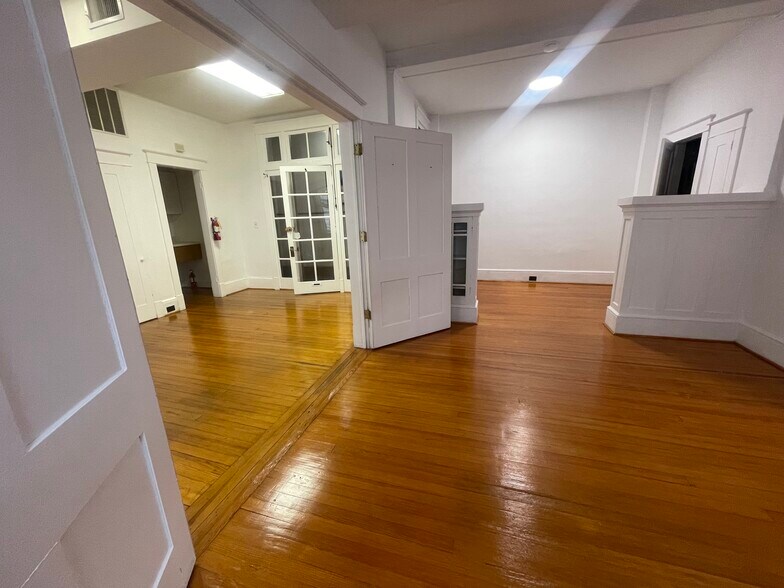 More Photos Of 3 N Court St, Frederick Office Residential For Lease