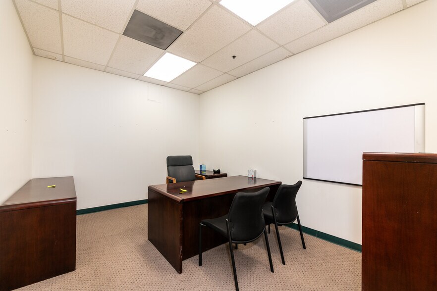 More Photos Of 520 E Easy St, Simi Valley Warehouse For Lease