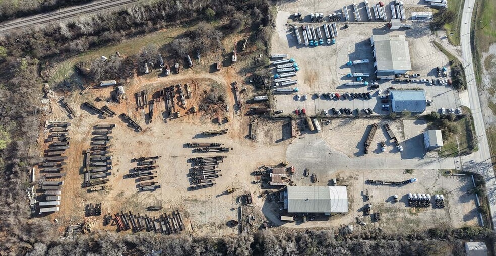 More Photos Of 3540 S Euless Main St, Euless Warehouse For Lease