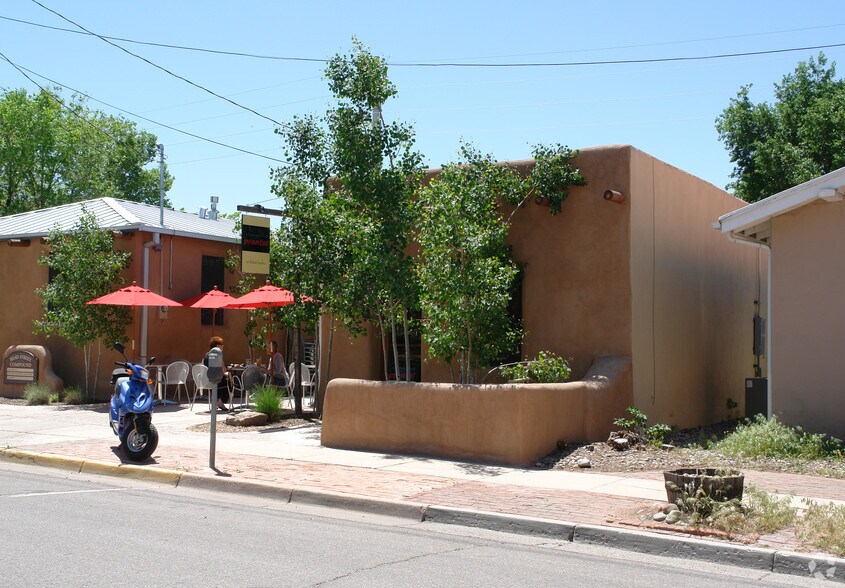 More Photos Of 312 Read St, Santa Fe Freestanding For Sale