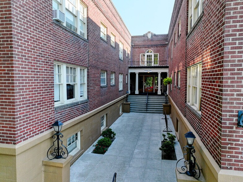 More Photos Of 2062 NW Marshall St, Portland Apartments For Sale