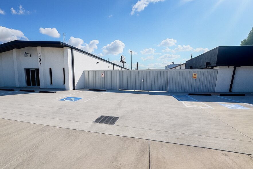 More Photos Of 5807 Star Ln, Houston Service For Lease