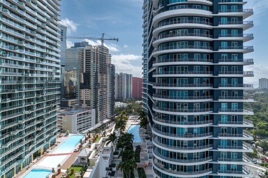 More Photos Of 40 SW 13th St, Miami Office Residential For Lease