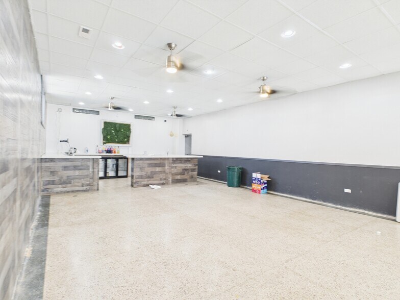 More Photos Of 1800 W Pershing Rd, Chicago Restaurant For Lease