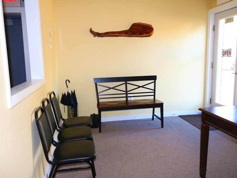 More Photos Of 1523 Parkway Ave, Ewing Showroom For Lease