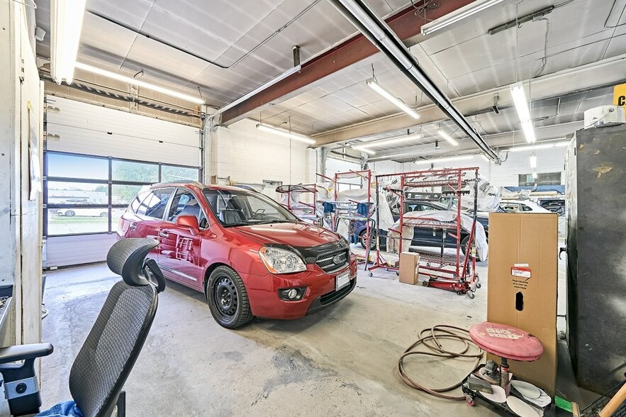 More Photos Of 519 Brock St N, Whitby Auto Repair For Sale