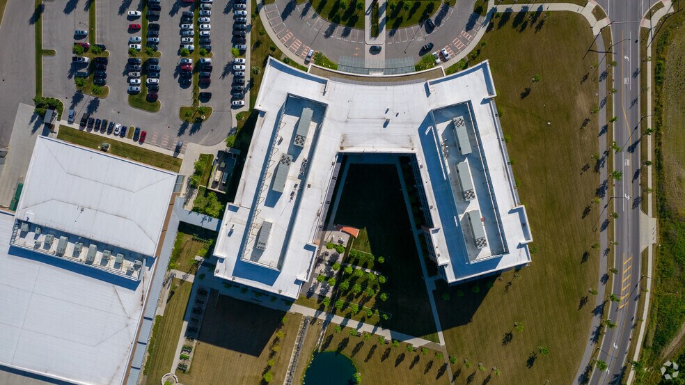 More Photos Of 4900 E Dublin Granville Rd, Columbus Office For Sale