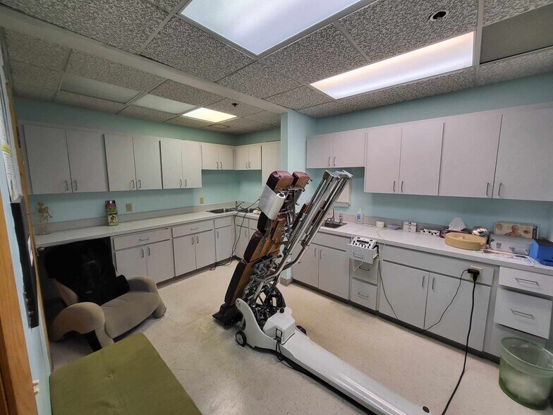 More Photos Of 700 2nd Ave N, Naples Medical For Lease