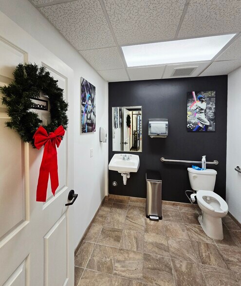 More Photos Of 701 Mutual Ct, Raleigh Office For Sale