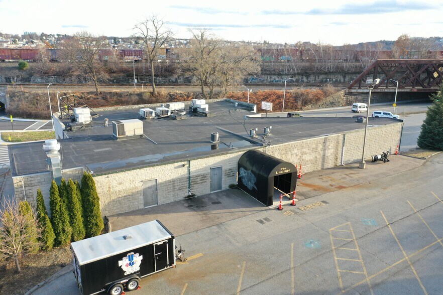 More Photos Of 241 Southbridge St, Worcester Bar For Lease