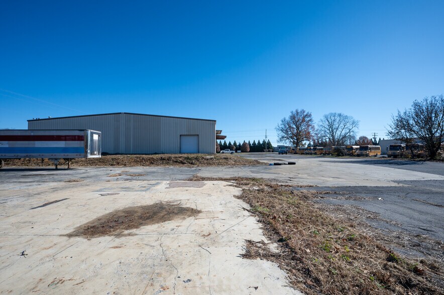 More Photos Of 1849 US-41, Calhoun Warehouse For Sale