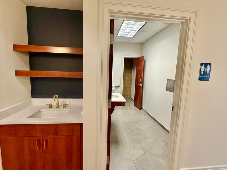More Photos Of 76 Peachtree Rd, Asheville Medical For Lease