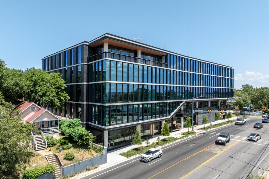 More Photos Of 924 E 7th St, Austin Coworking Space