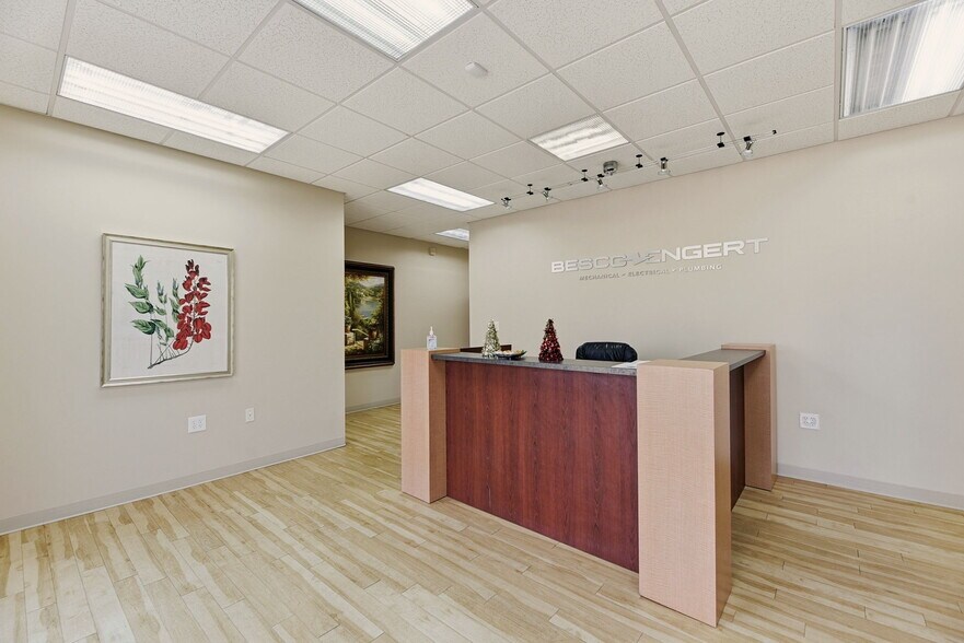 More Photos Of 430 Montbrook Ln, Knoxville Office For Lease