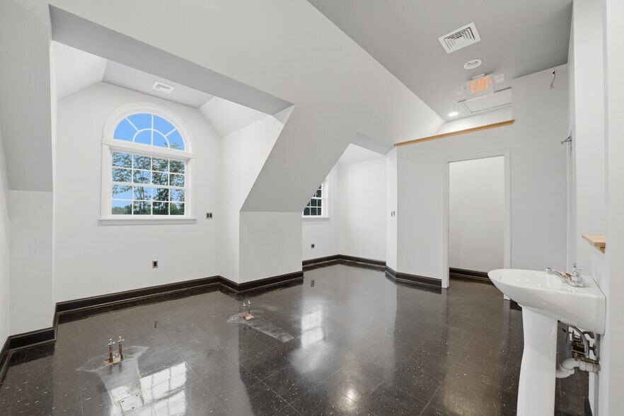 More Photos Of 166 S Broad St, Meriden Medical For Lease