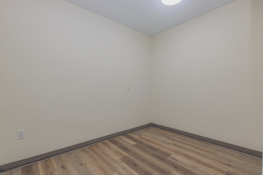 More Photos Of 119 W Plymouth Ave, Deland Unknown For Lease