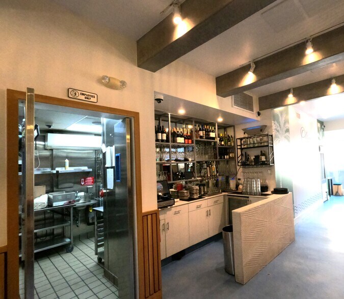 More Photos Of 72 62nd Pl, Long Beach Restaurant For Sale
