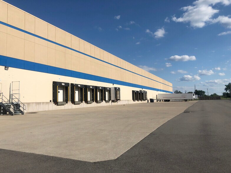 More Photos Of 2495 Walden Ave, Cheektowaga Unknown For Lease