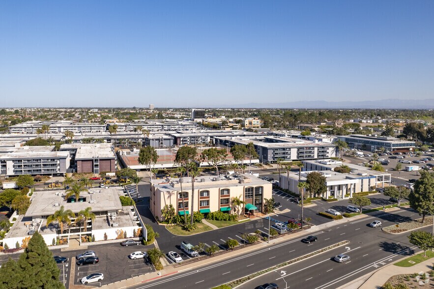 More Photos Of 881 Dover Dr, Newport Beach Medical For Lease