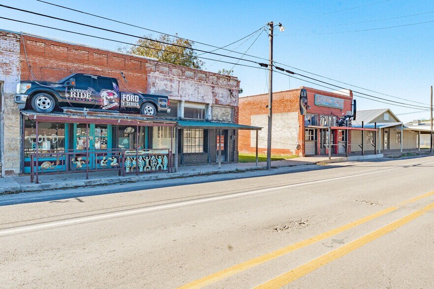 More Photos Of 4153 3rd St, Walnut Springs General Retail For Sale