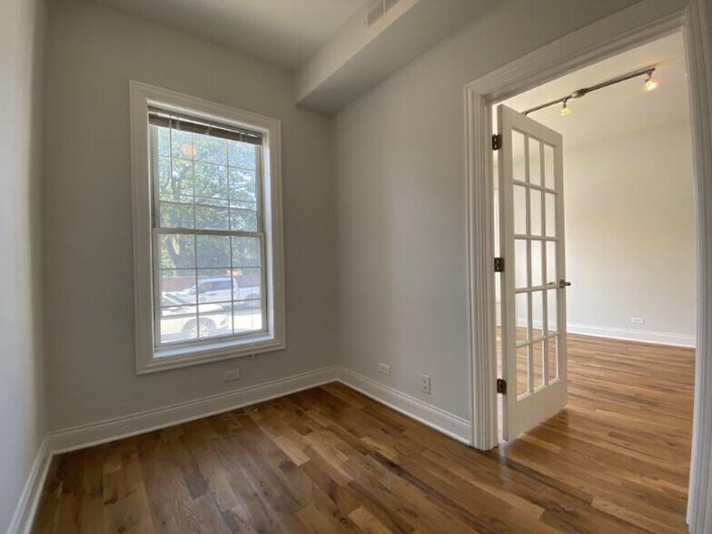 More Photos Of 4401-4403 N Clark St, Chicago Apartments For Lease