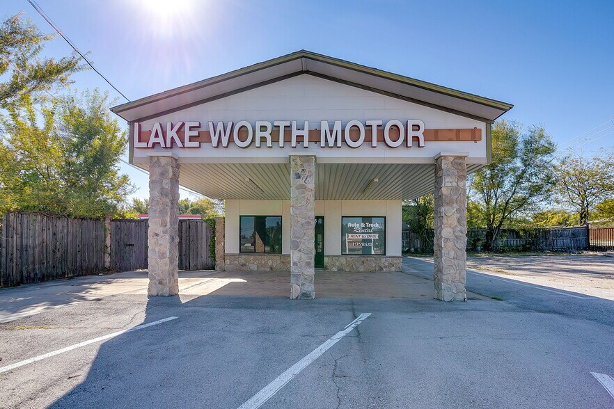 More Photos Of 5715 Azle Ave, Fort Worth Storefront Retail Office For Lease