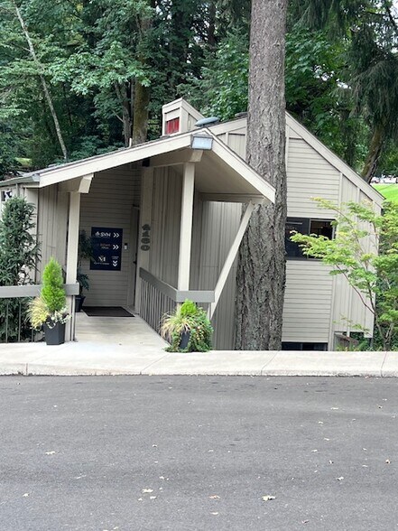 Primary Photo Of 4160 Commercial St SE, Salem Office For Lease