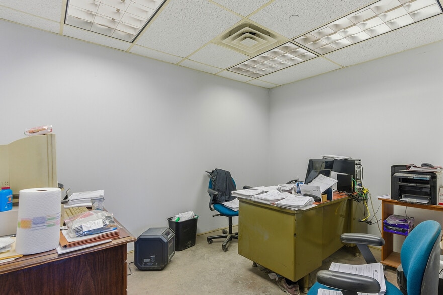 More Photos Of 77 Industrial Park Rd, Vernon Warehouse For Lease