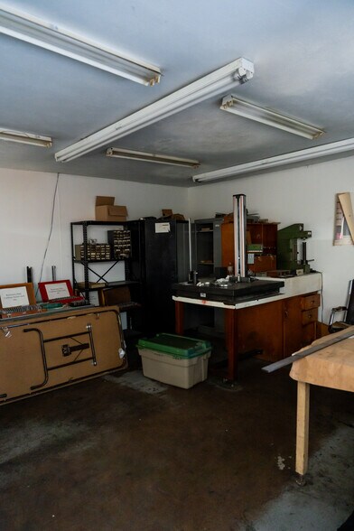 More Photos Of 1630 N Interstate 35 E, Lancaster Flex For Sale