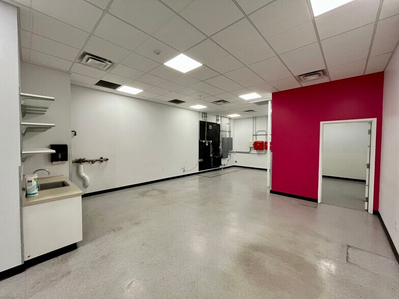 More Photos Of 2700-2706 Carlisle Blvd NE, Albuquerque Freestanding For Sale