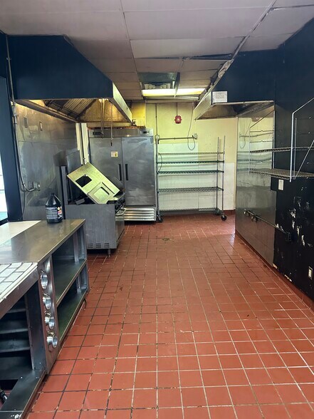 More Photos Of 2814 Portage St, Kalamazoo Fast Food For Lease