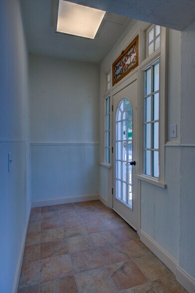More Photos Of 515 Locust St, Columbia Storefront Retail Office For Lease