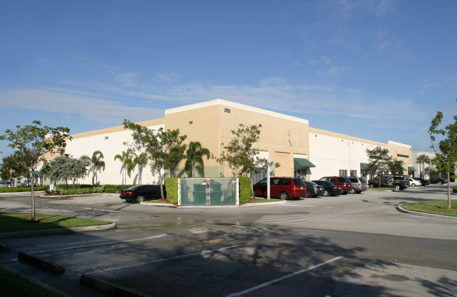 More Photos Of 2750 Glades Cir, Weston Showroom For Lease