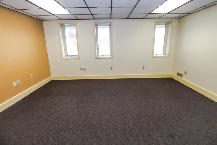 More Photos Of 520 Pleasant Valley Rd, Trafford Office For Sale