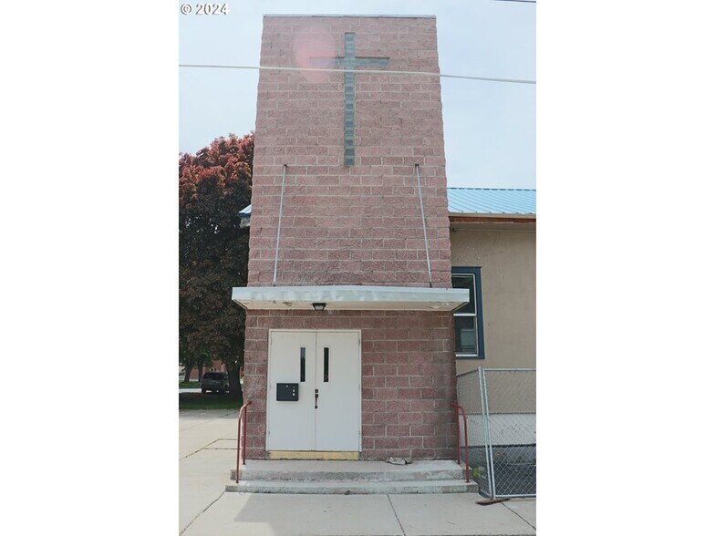 More Photos Of 1839 3rd St, Baker City Religious Facility For Sale