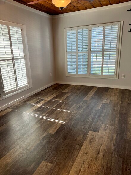 More Photos Of 7110 Elm St, Frisco Storefront Retail Office For Lease