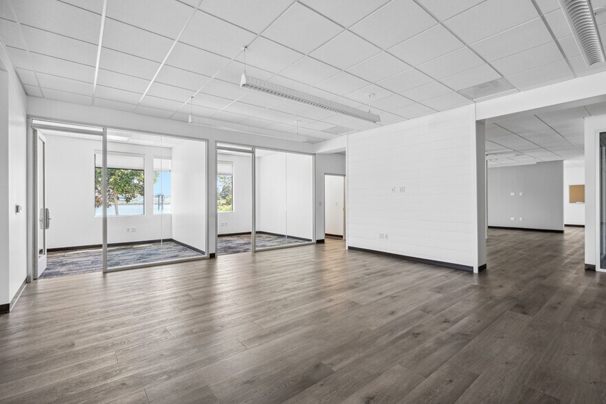 More Photos Of 2837 Historic Decatur Rd, San Diego Office For Sale
