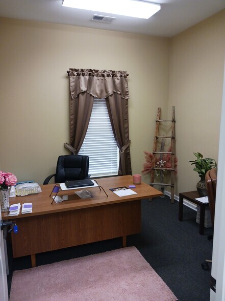 More Photos Of 2964 Ole Bartlett Ct, Memphis Office For Lease