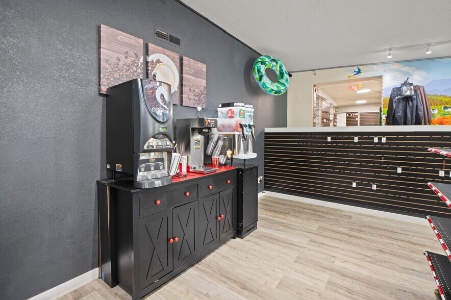 More Photos Of 2810 E Spencer Lake Rd, Shelton General Retail For Sale