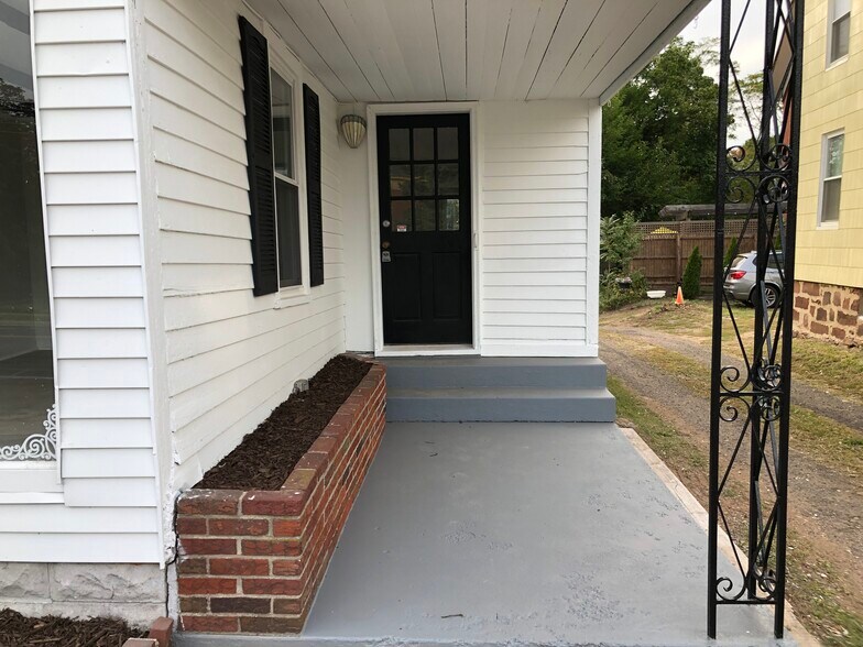 More Photos Of 774-776 S Main St, Plantsville Storefront Retail Office For Lease