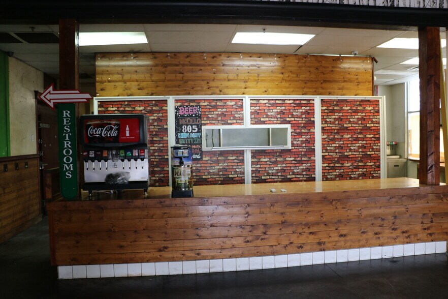 More Photos Of 2083 Orange Tree Ln, Redlands Freestanding For Lease