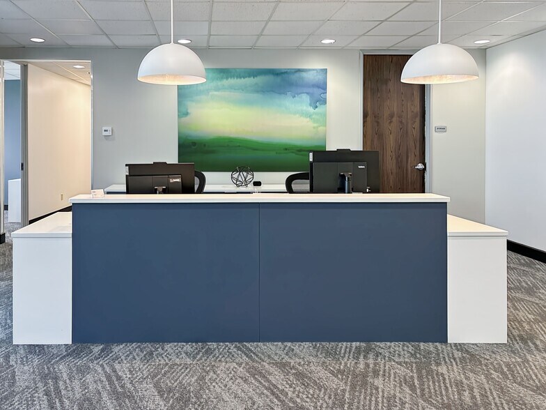 More Photos Of 8888 Keystone Crossing, Indianapolis Coworking Space