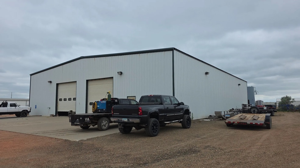 More Photos Of 3711 4th Ave NE, Watford City Truck Terminal For Sale