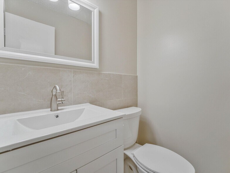 More Photos Of 311 Maple Ave W, Vienna Medical For Lease