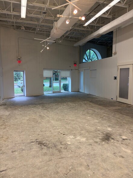 More Photos Of 1313-1315 Powhatan Rd, Alexandria Warehouse For Lease