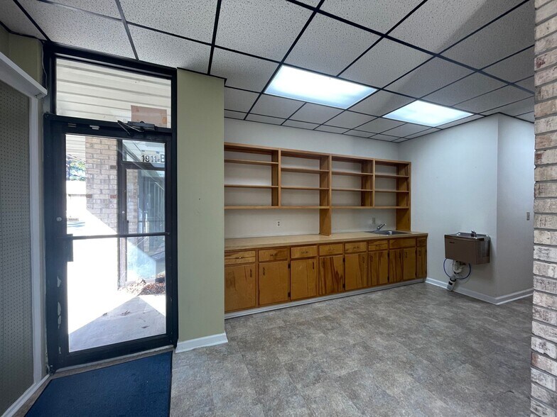 More Photos Of 1911 Lejeune Blvd, Jacksonville Storefront Retail Office For Lease