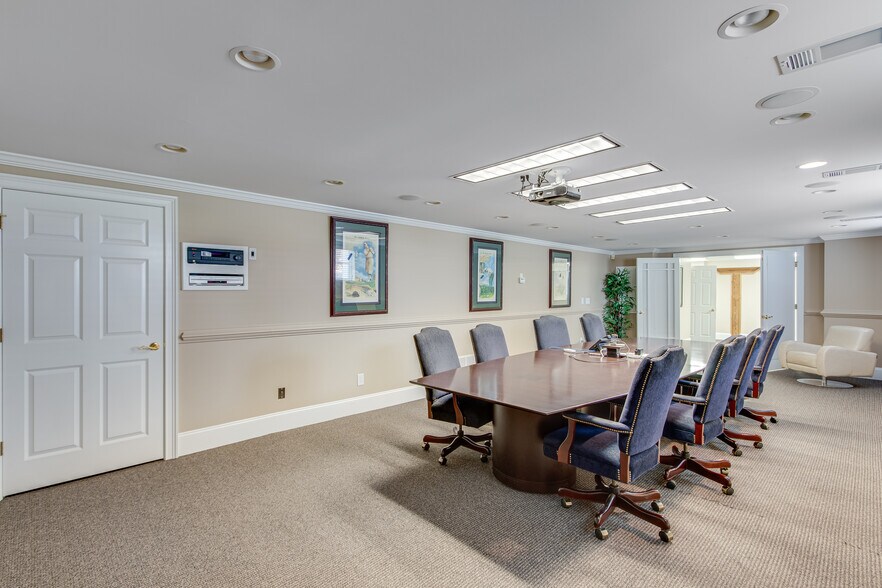 More Photos Of 55 Scott St, Buford Office For Lease