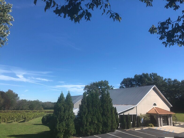 More Photos Of 6825 Old Richmond Rd, Lexington Winery Vineyard For Sale