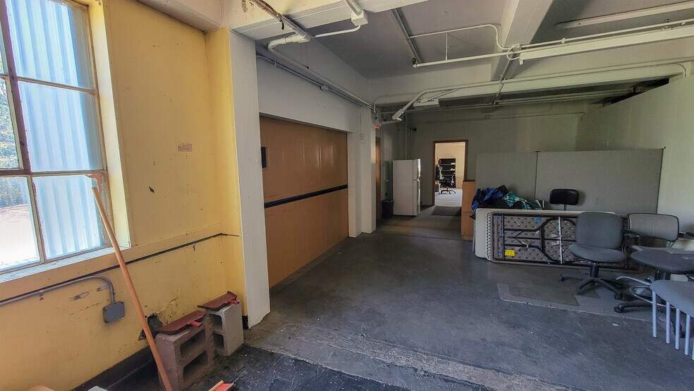 More Photos Of 385 King St, Hanover Warehouse For Lease