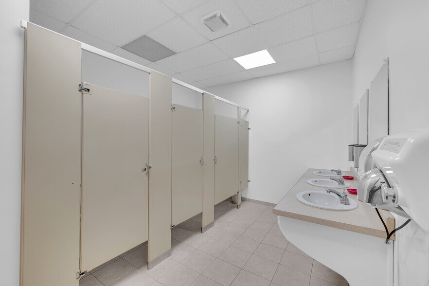 More Photos Of 230 US Highway 206, Flanders Medical For Lease